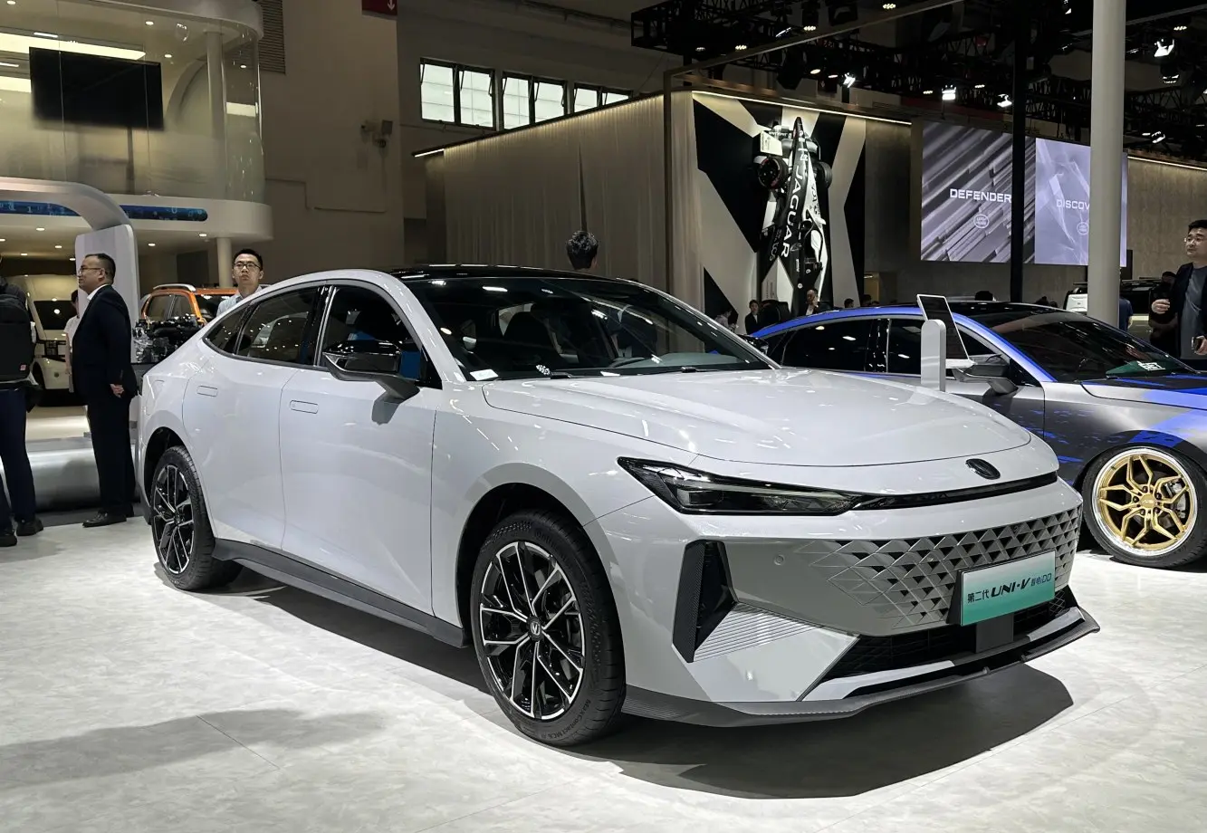 iDD 1.5L (215 bg) Plug-in Hybrid E-CVT