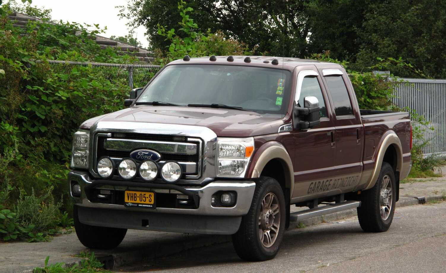 Ford F-250 Super Duty III Crew Cab Short box