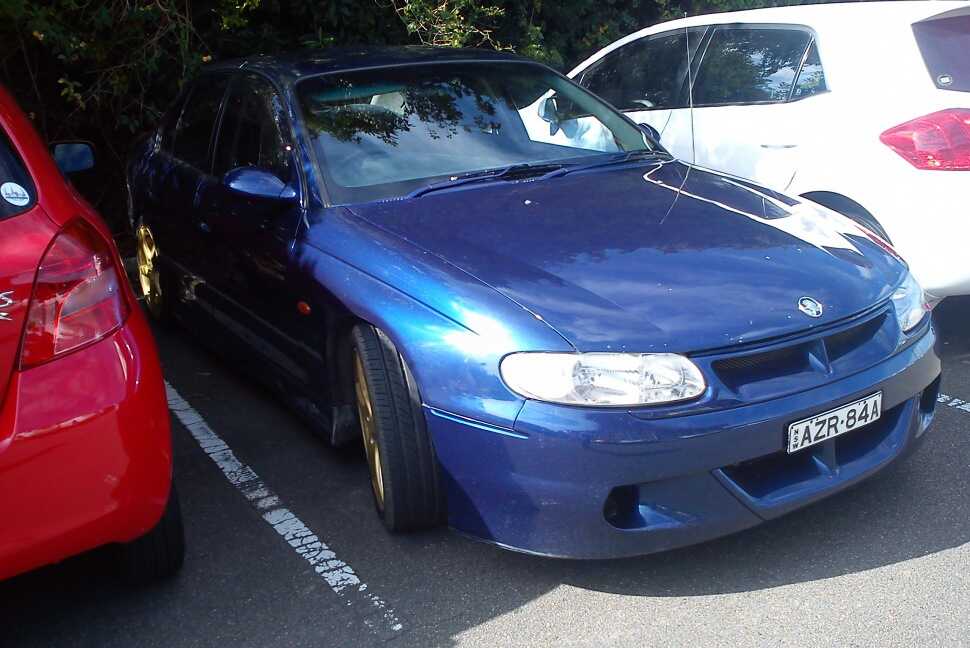 R8 5.7 V8 (340 bg)