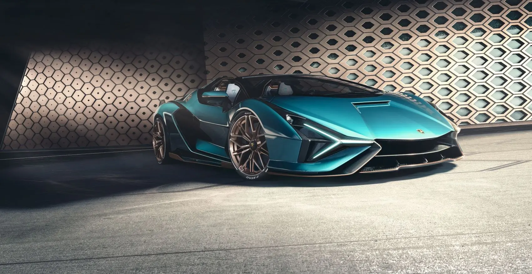6.5 V12 (819 bg) Hybrid AWD ISR