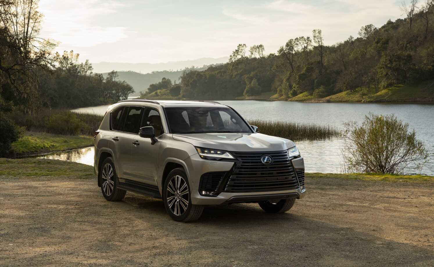 700h V6 (457 bg) Hybrid AWD Direct Shift 7 Seat