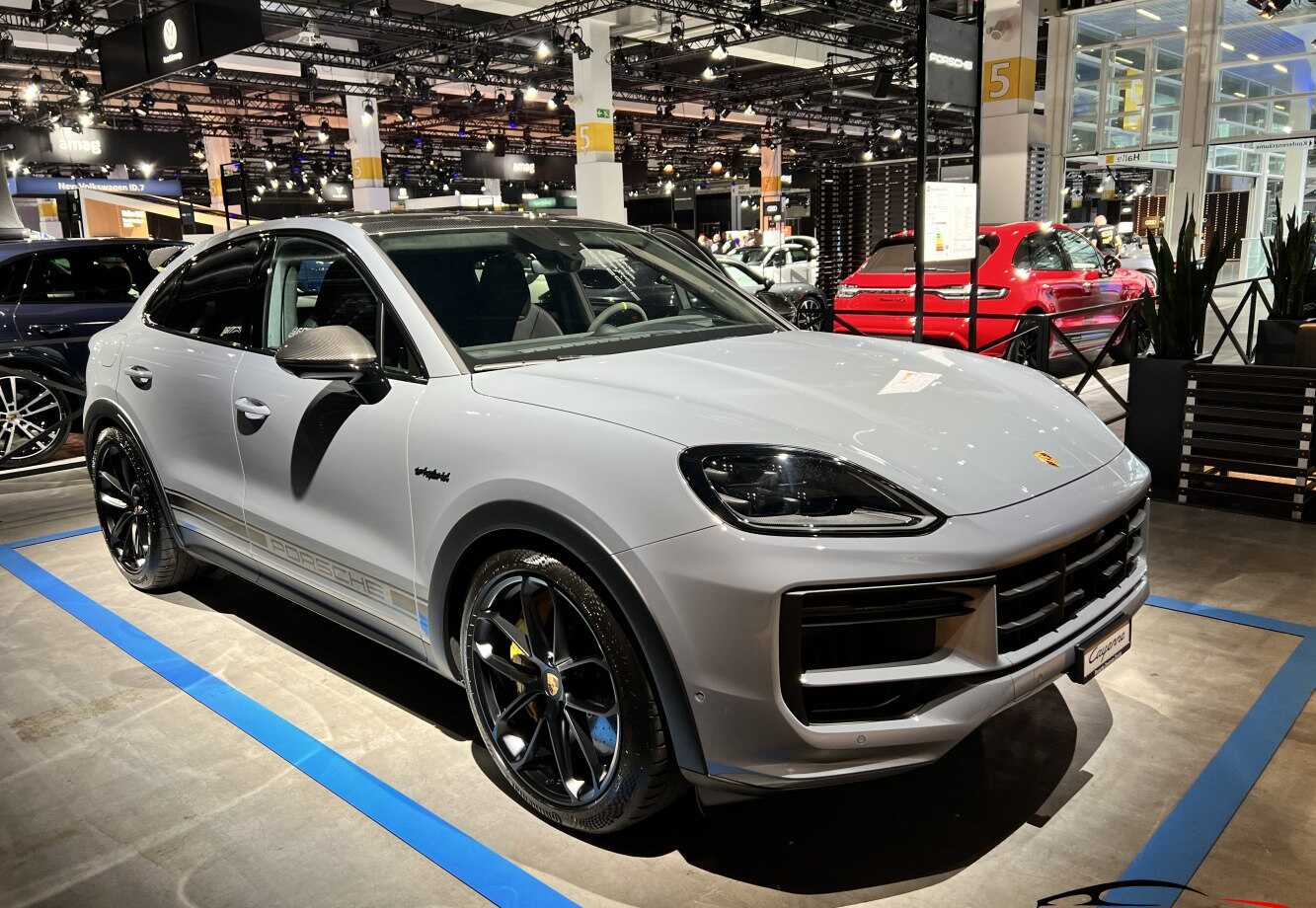 Turbo 4.0 V8 (739 bg) E-Hybrid Tiptronic S