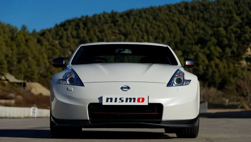 Nismo 3.7 V6 (344 bg)