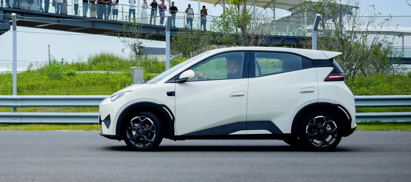BYD’den Şaşırtıcı Çıkış: Fiyat Savaşı ‘Sürdürülemez’ Diyor Ama İndirimlere Devam Ediyor!