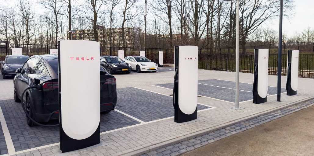 Tesla İçin Şok Karar: 64 Supercharger İstasyonu Sökülüyor