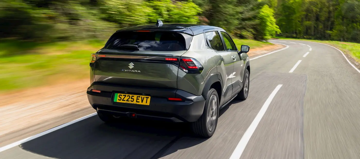 Suzuki’nin İlk Tam Elektriklisi e Vitara Fiyatlandı: Toyota İkizi Geliyor!