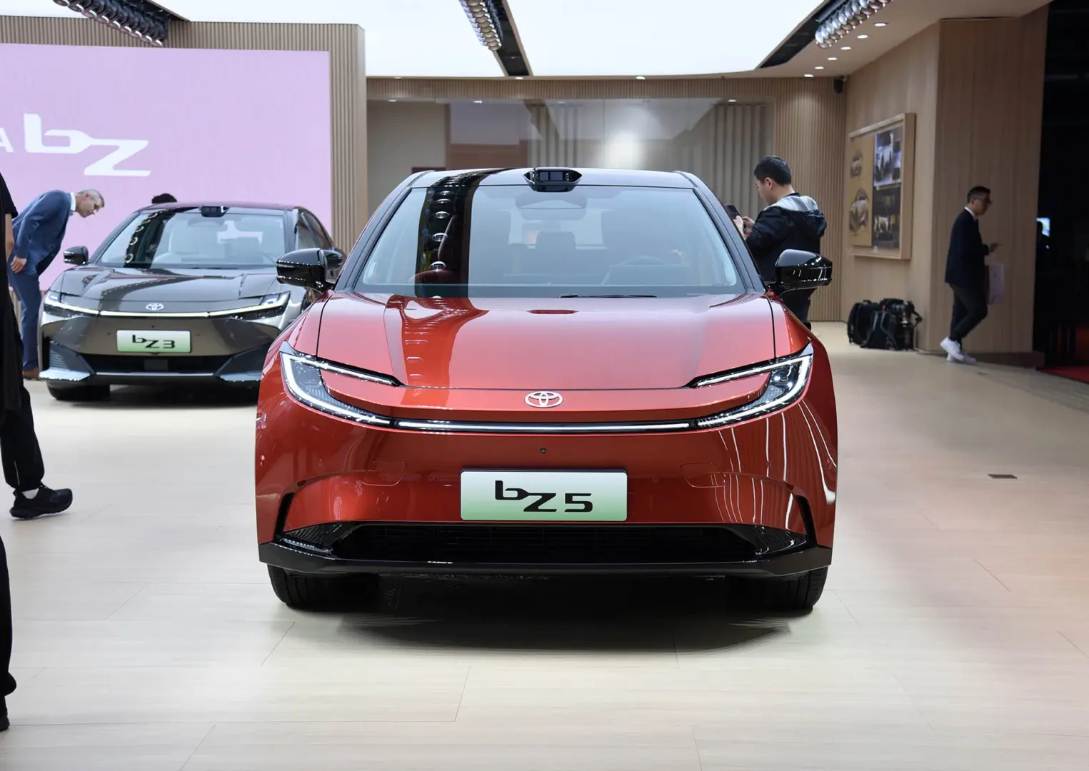 Toyota’dan Şok Fiyatlı Elektrikli SUV Hamlesi: İşte Yeni bZ5!