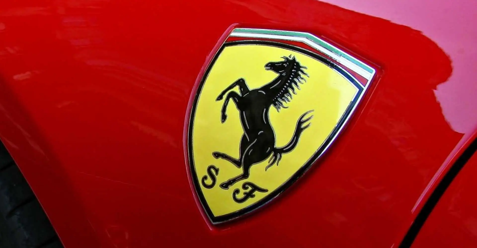 Ferrari de Frene Bastı: İkinci Elektrikli Modeli Talep Olmadığı Gerekçesiyle Ertelendi