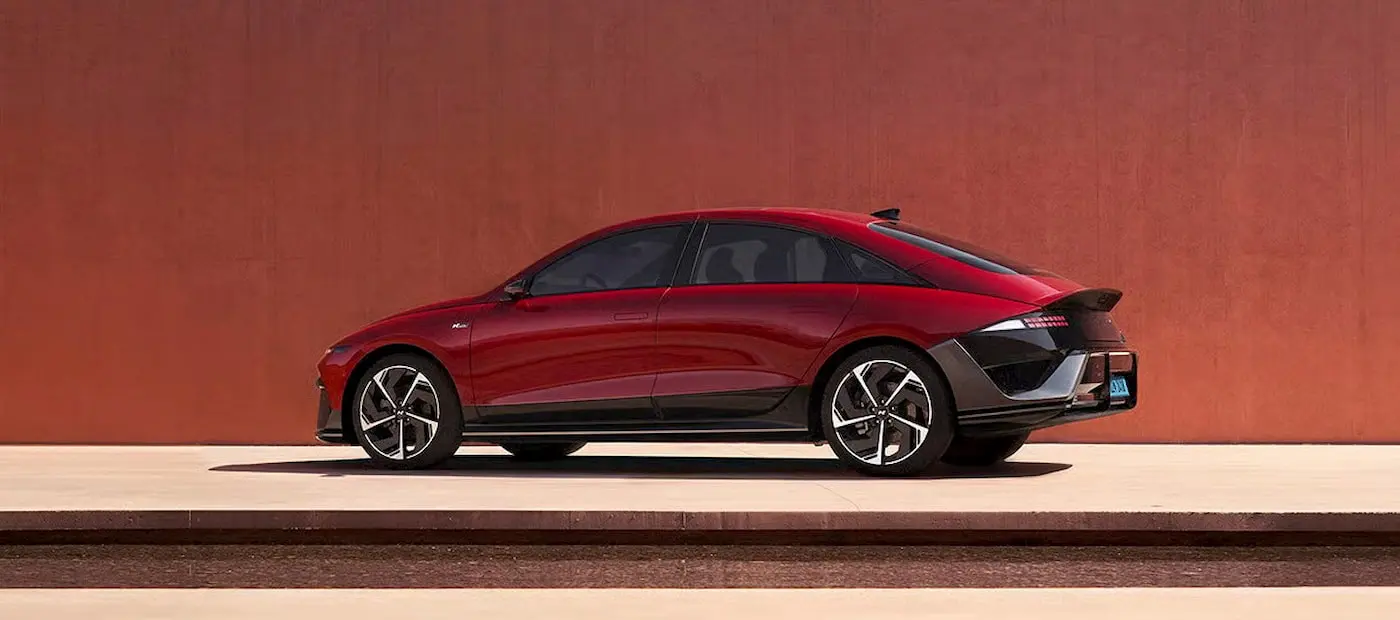 Hyundai IONIQ 6, Türkiye’de Piyasaya Sürüldü: Elektrikli Araçlarda Yeni Sınırları Zorluyor!