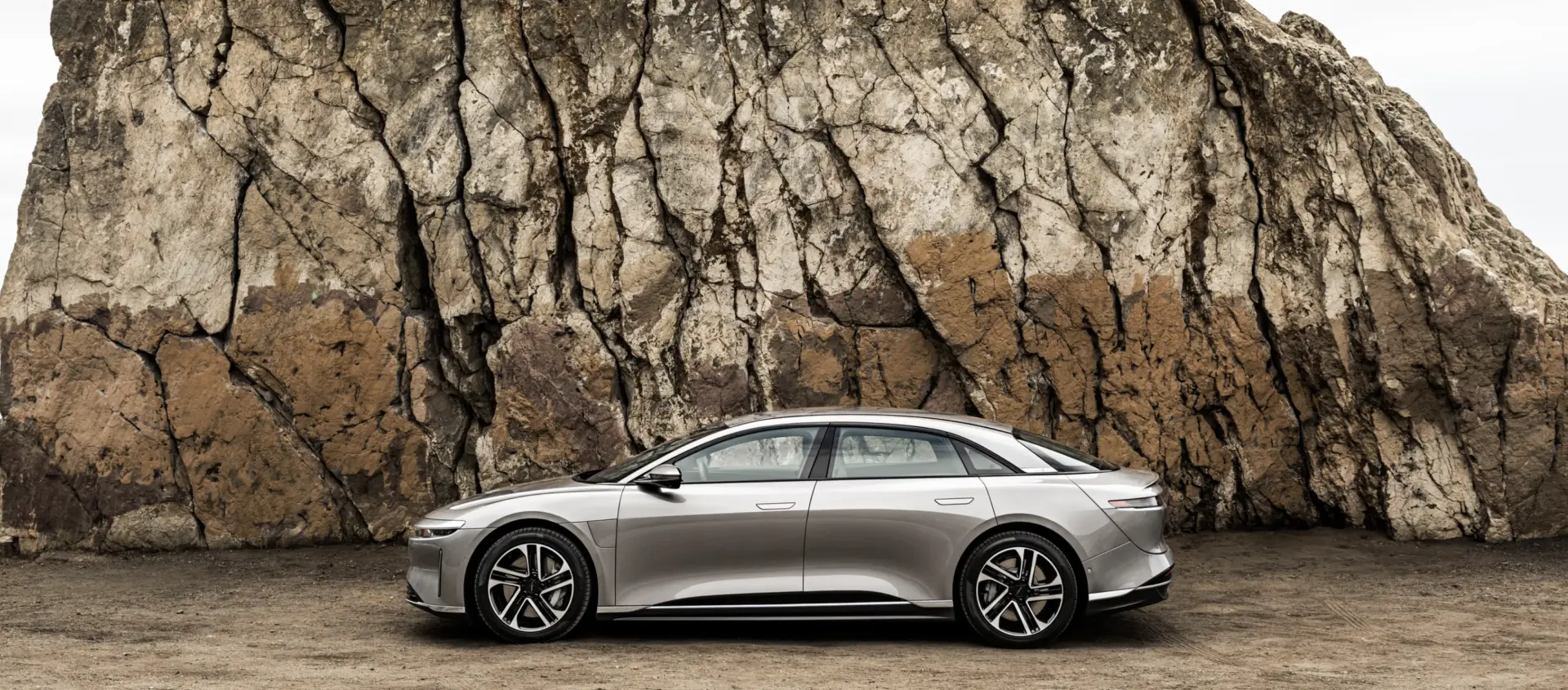 Lucid Air 2026 Yenilendi: Menzil Arttı, Sessizlik Hakim, Fiyatlar Hafifçe Yükseldi!