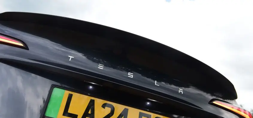 Tesla’dan Şaşırtan Hamle: Otonom Sürüş Teknolojisi Londra Sokaklarında Test Ediliyor, Robotaksi Geliyor Mu?