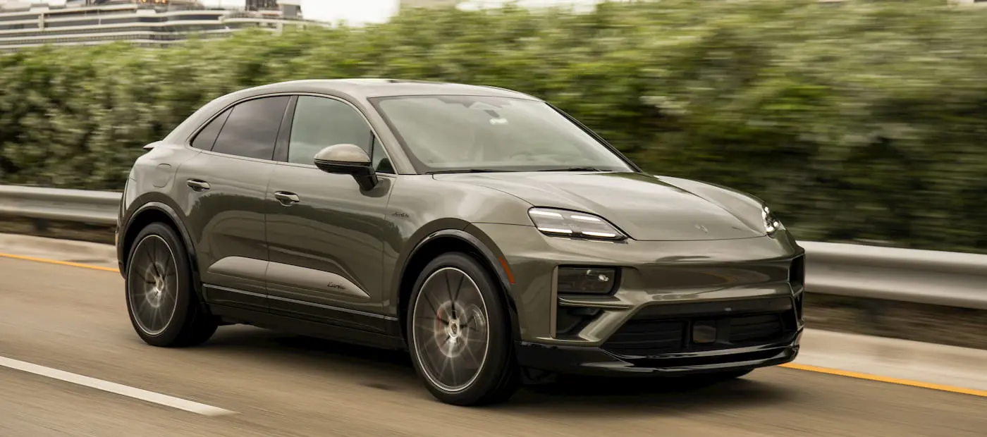 Porsche Macan EV Yeniden Tanıtıldı: Oyun Oynama Özelliği ve Daha Fazlası Sizi Bekliyor!