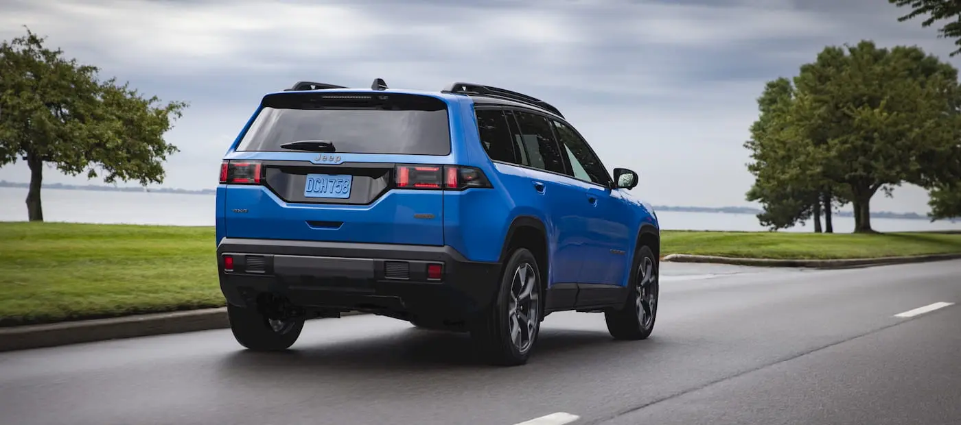 Jeep Cherokee Geri Döndü: Hibrit Güç ve Elektriğe Ara Mı Veriliyor?