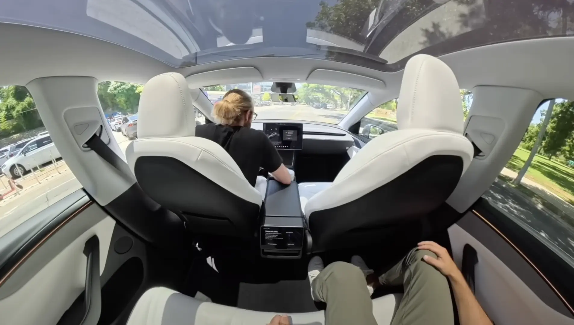 Tesla Robotaksi Skandalı: Güvenlik Mi, Görüntü Mü?