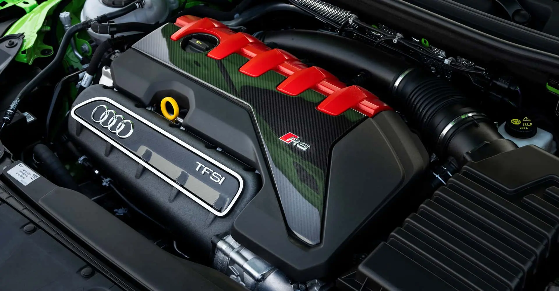 Volkswagen Golf R’a Büyük Sürpriz: Audi’nin 5 Silindirli Canavarı Geliyor!