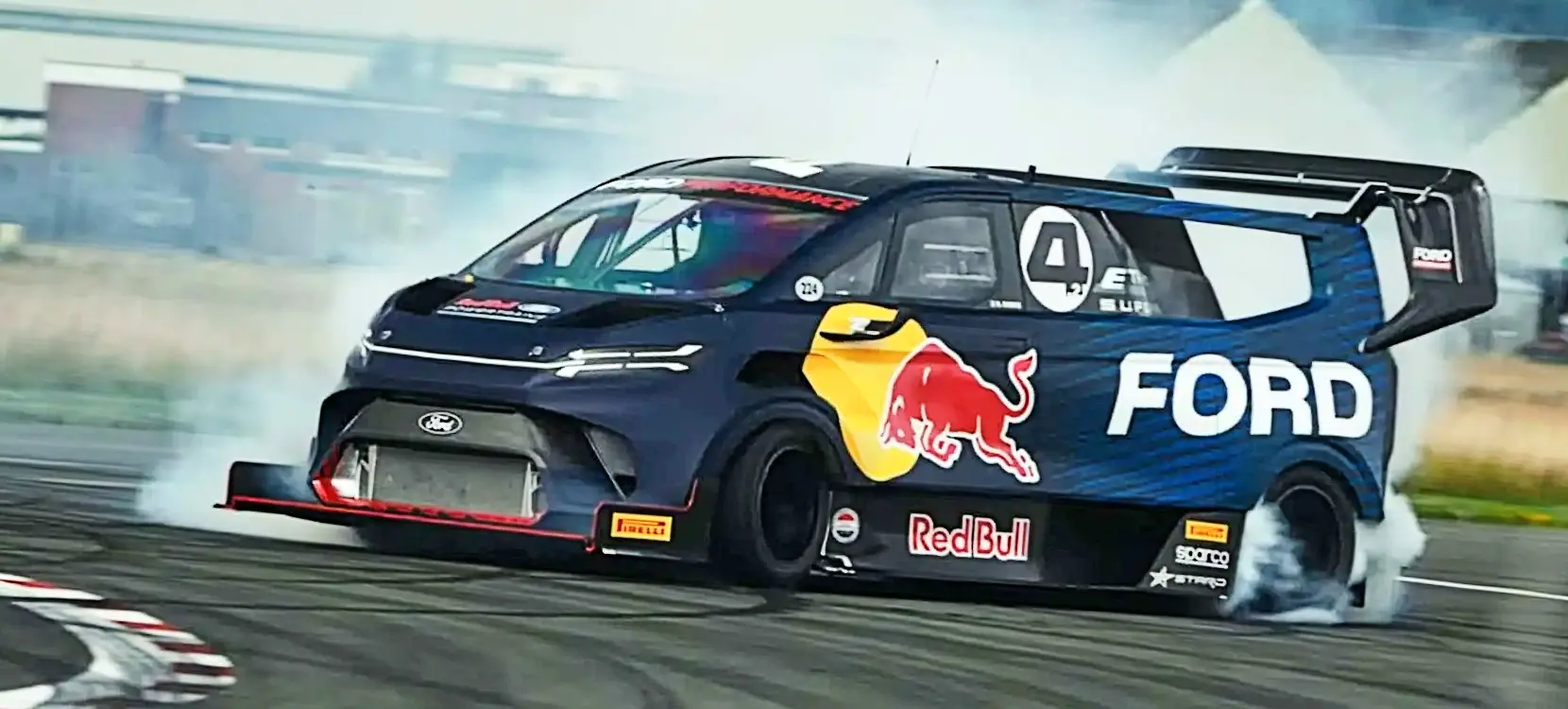 Van mı Sandınız? Ford SuperVan 4.2, Nürburgring’de Rekor Kıran Elektrikli Canavarla Pistleri Salladı!