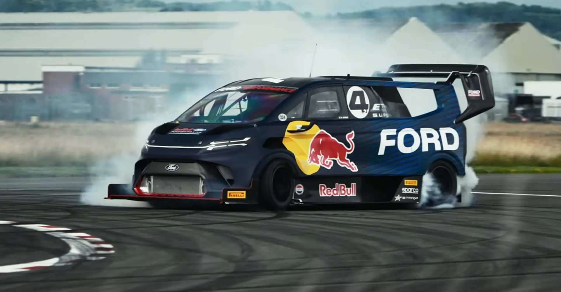 Şaşırtıcı Başarı: Ford SuperVan 4.2, Nürburgring’de Mustang GTD’yi Geride Bıraktı!