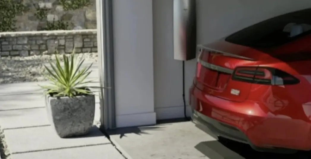 Tesla Cybertruck’ta Kablosuz Şarj Hayalleri Suya Düştü: Nedenleri Ortaya Çıktı!