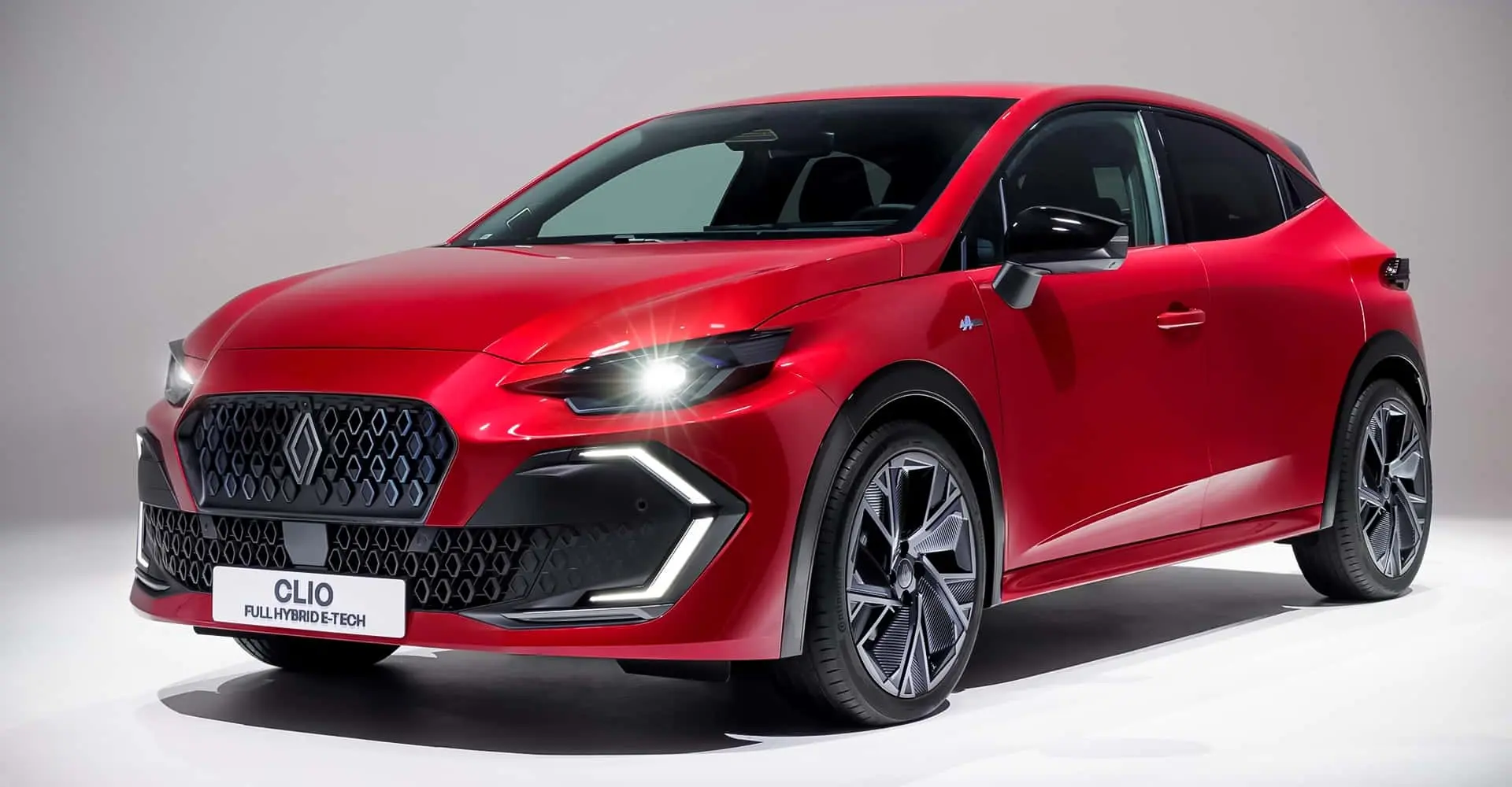 Küçük Otomobillerin Vazgeçilmez Gücü Geri Döndü: Yeni Renault Clio Yeniden Sahneye Çıkıyor!