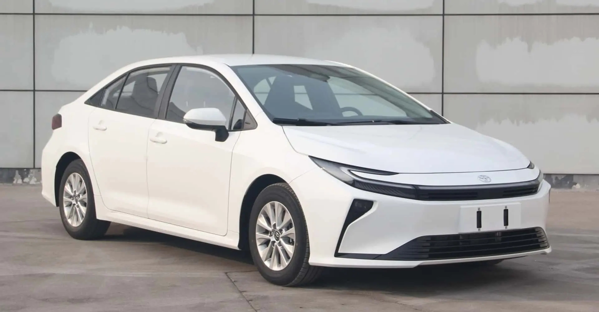 Toyota Corolla Makyajlanıyor: Yeni Yüzüyle Dikkat Çekecek!