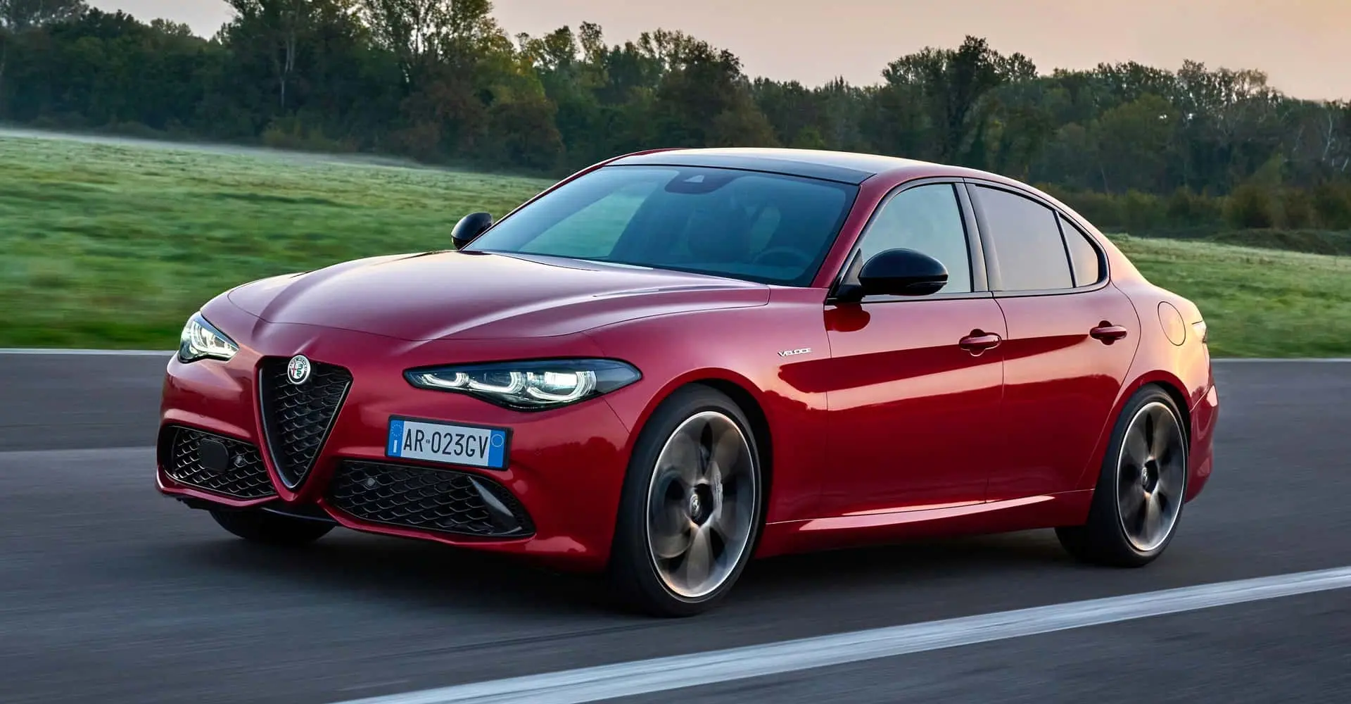 Alfa Romeo Giulia Yollarda Kalıyor: 2027’ye Kadar Üretim Devam Edecek!