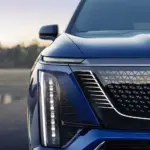 Cadillac’dan Şaşırtan Hamle: 2026 Modelleri Fiyatları Artıyor, Elektrikli Serisi Genişliyor!