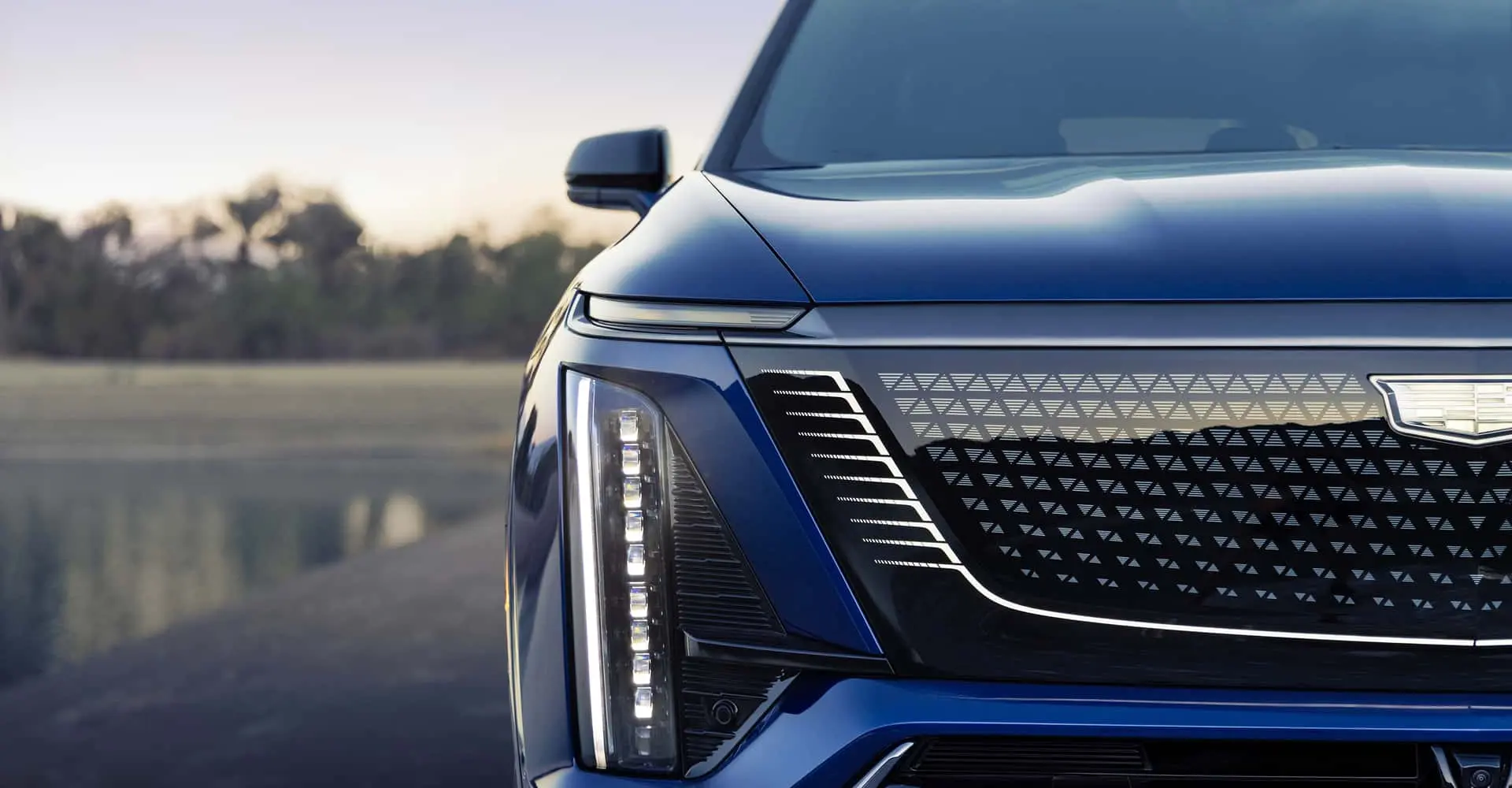 Cadillac’dan Şaşırtan Hamle: 2026 Modelleri Fiyatları Artıyor, Elektrikli Serisi Genişliyor!