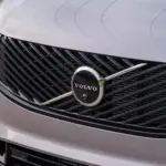 Volvo’dan Şaşırtan Geri Adım: Benzinli Motorlar Beklenenden Uzun Süre Devrede Kalacak!