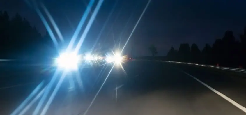 Geceleri Göz Kamaştıran Sürücüler Dikkat! Otomobil Farları Yeniden Mercek Altında