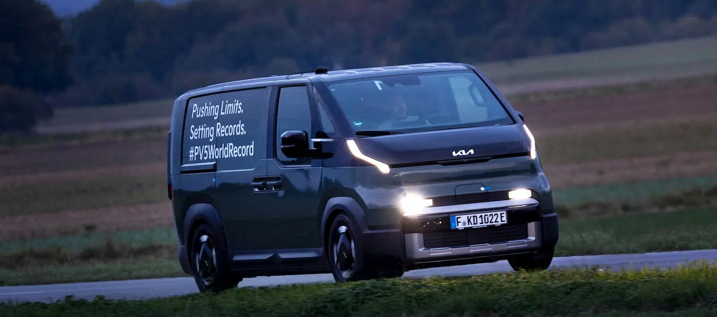 Kia’nın Elektrikli Vanı Rekor Kırdı: Tam Yükle Tek Şarjla 700 Km!