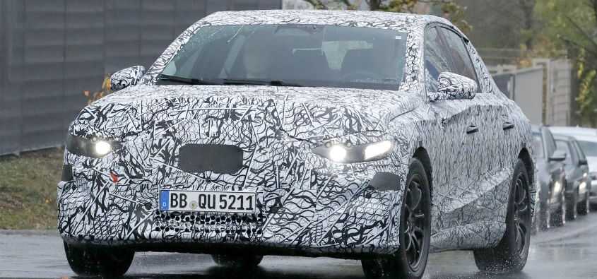 Mercedes’ten Şaşırtıcı Adım! Yeni E Serisi Elektrikli Olarak Yollarda Göründü!