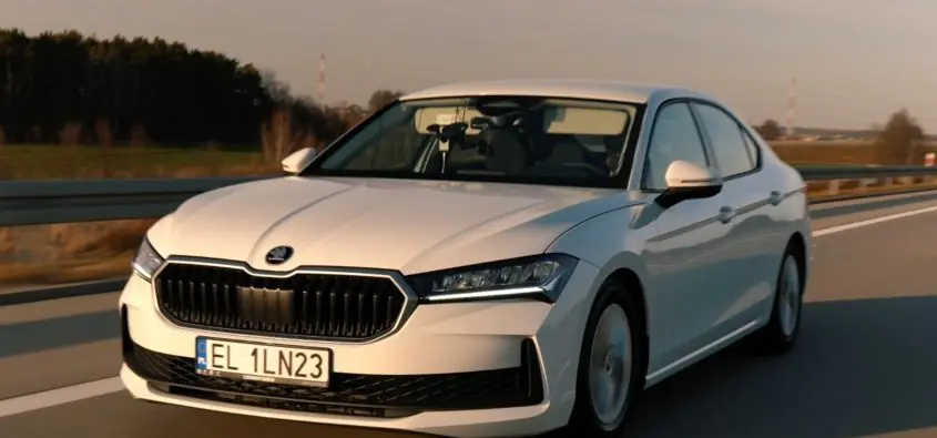 Hibritlere Gerek Yok! Dizel Skoda, Tek Depoyla Dünya Rekoru Kırdı: 2.600 Km’yi Aştı!