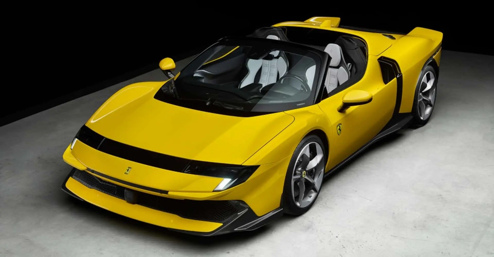 Ferrari’de Sıra Beklemek Sabır Taşıyor: Yeni Siparişler 2027’ye Sarkıyor!
