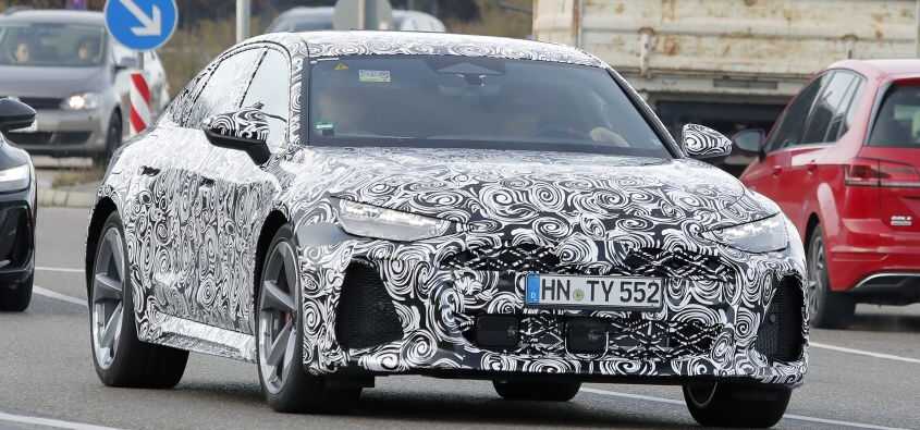 Audi RS 6 Sedan Geri Dönüyor: V8 Gücüyle 2027’de Sahne Alacak!