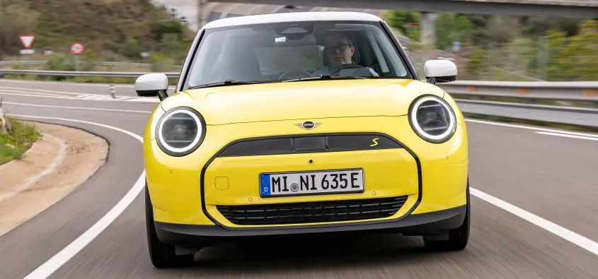 Efsane Geri Döndü: Elektrikli MINI Cooper E Ayda Sadece X TL’ye Sizin Olabilir!