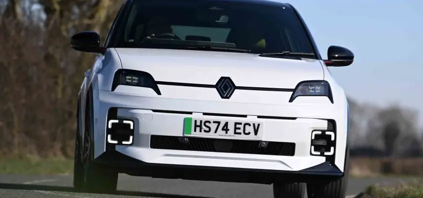 Sıfır Otomobil Pazarında Şaşırtan Sonuç: Fransız Retro Şampiyon Oldu, Çinli Yeni Gelen Fiyatıyla Dikkat Çekti!