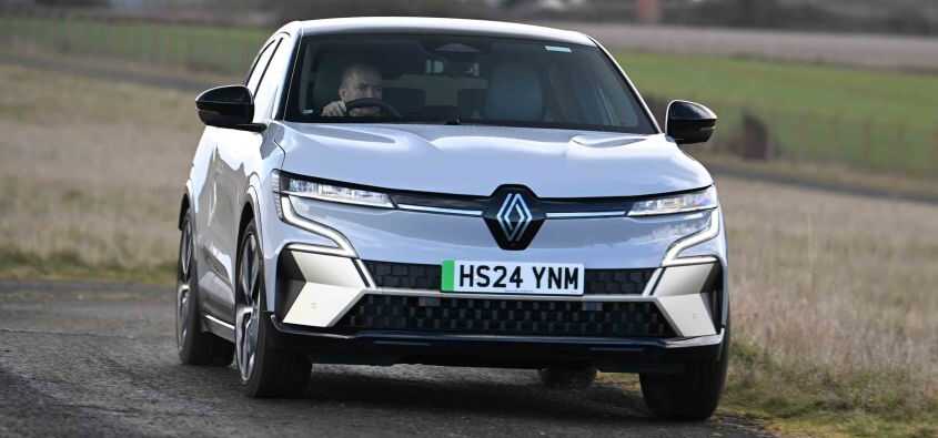 Renault Megane’a Hibrit Güç Geliyor: Elektrikli Araç Belirsizliğinde Yeni Bir Seçenek Mi?