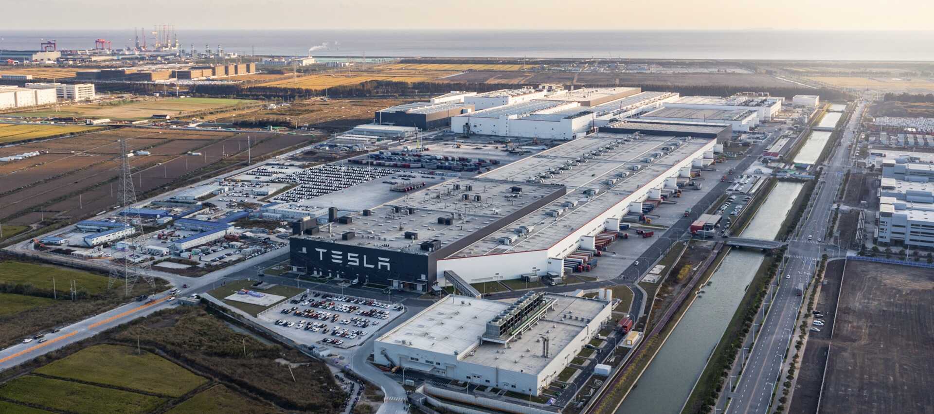 Tesla Çin’de Tarihi Düşüşte! Yerel Rakipler Pazar Payını Kapıyor