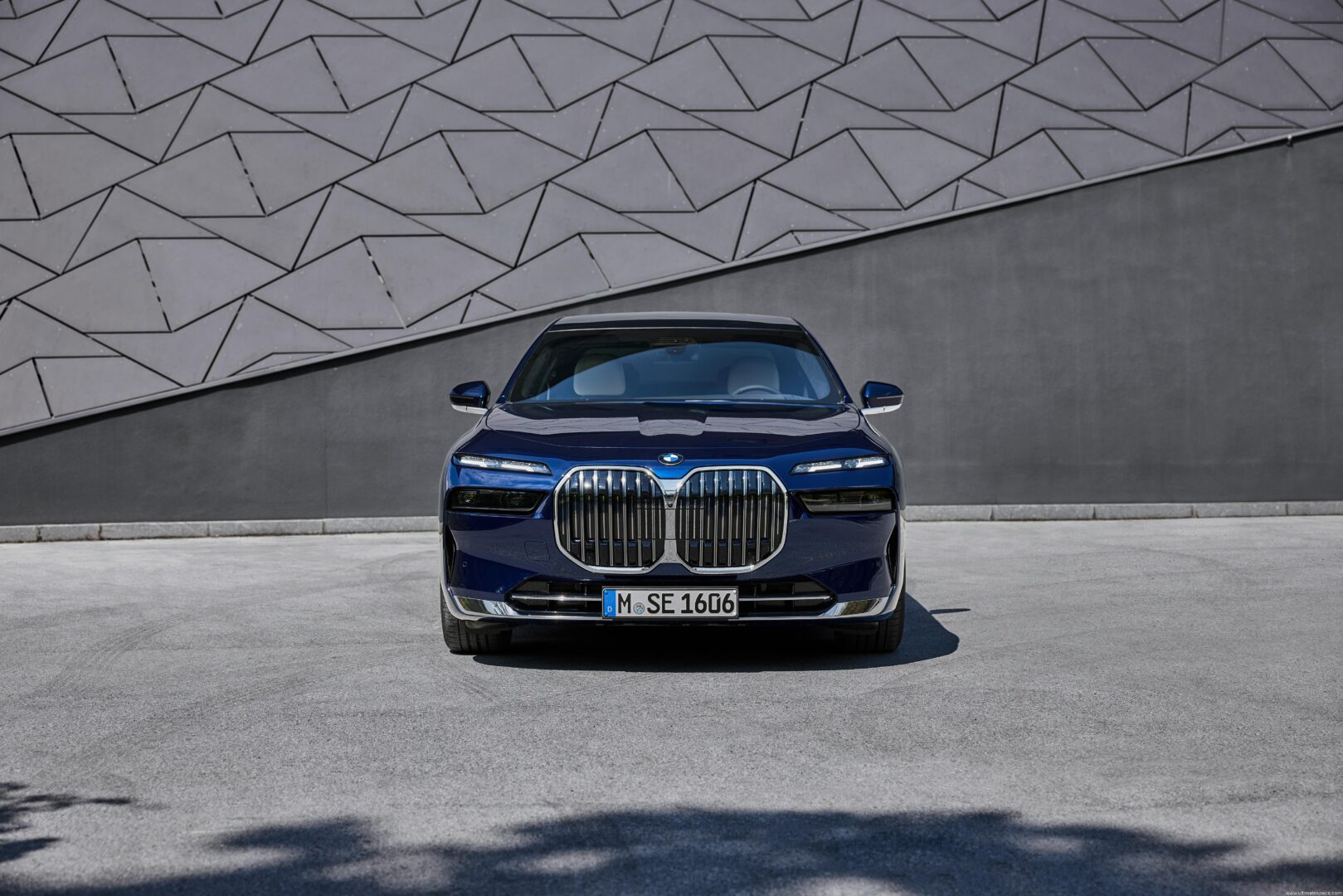 2026 BMW 7 Serisi 740d görsel 1