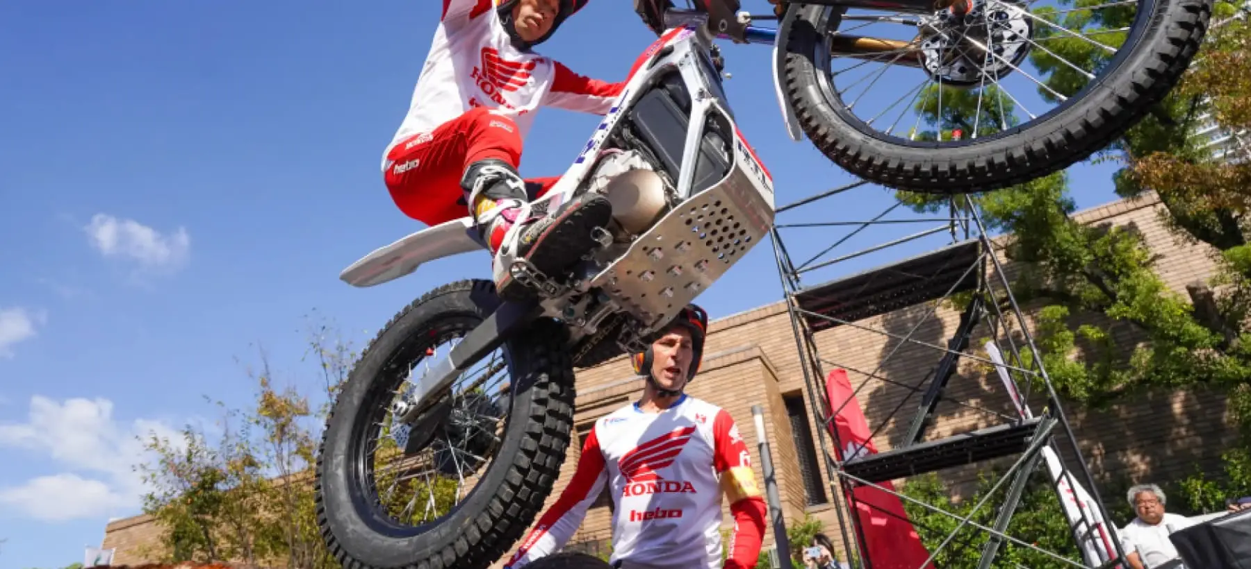 Honda’nın Elektrikli Trial Motosikleti Yarış Pistlerinde Güç Gösterisi Yapıyor