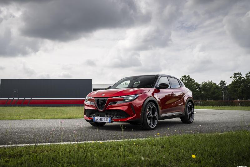 2026 Alfa Romeo Junior 1.2 Ibrida Speciale görsel 1
