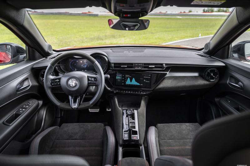 2026 Alfa Romeo Junior 1.2 Ibrida Speciale görsel 3