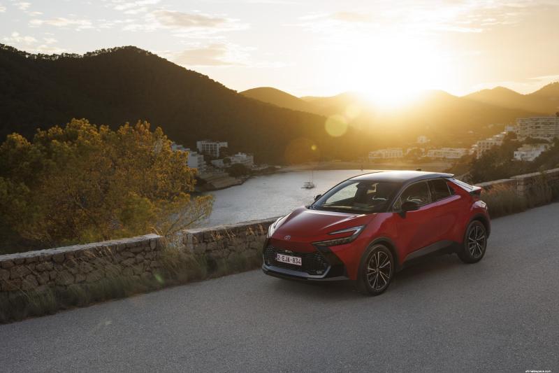 2026 Toyota C-HR 1.8 Flame görsel 1