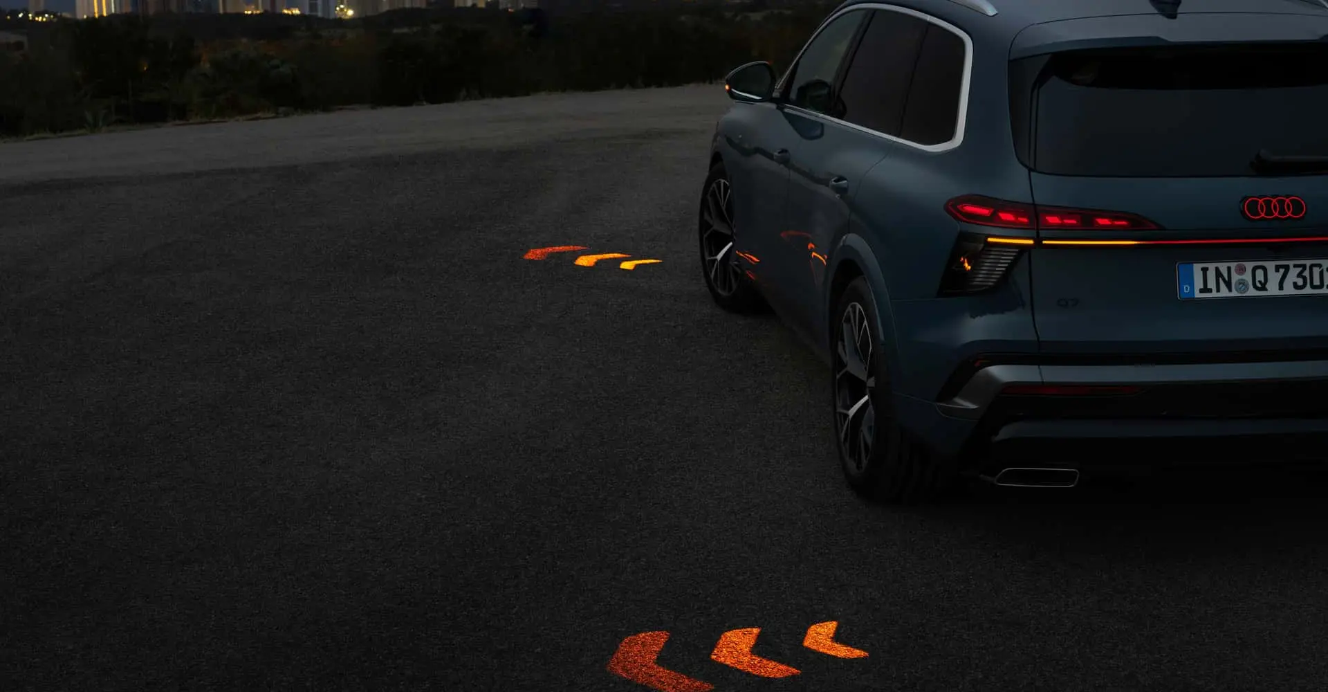 Yeni Audi Q7, Dönüş Sinyallerini Yola Yansıtarak Güvenliği Artırıyor