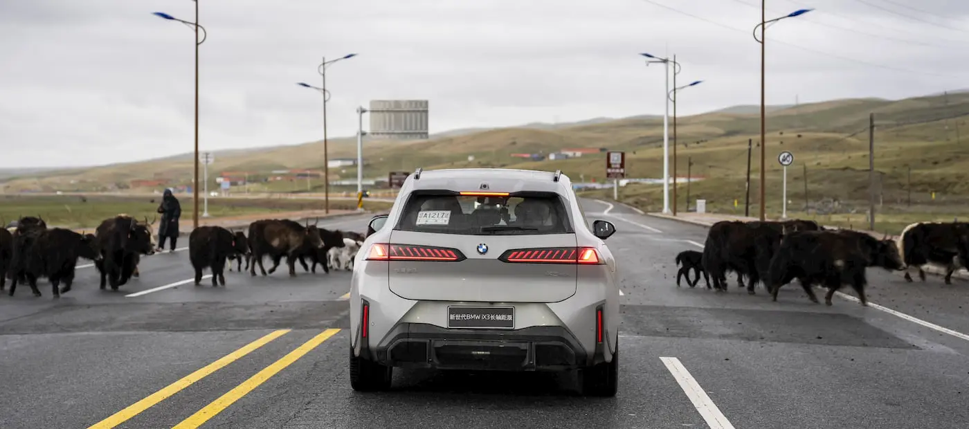 Yeni BMW iX3, Zorlu Yol Koşullarında 800 Kilometreyi Aşan Menzil Performansıyla Dikkat Çekiyor