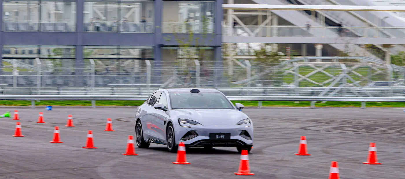 BYD ve Diğer Dev Markalar 2027 İçin Tam Katı Hal Batarya Teknolojisine Odaklandı