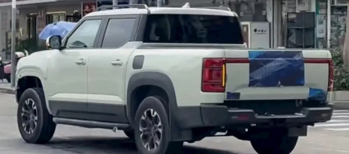 BYD’nin Hibrit Pick-up Modeli Farklı Tasarımla Çin Yollarında Görüntülendi