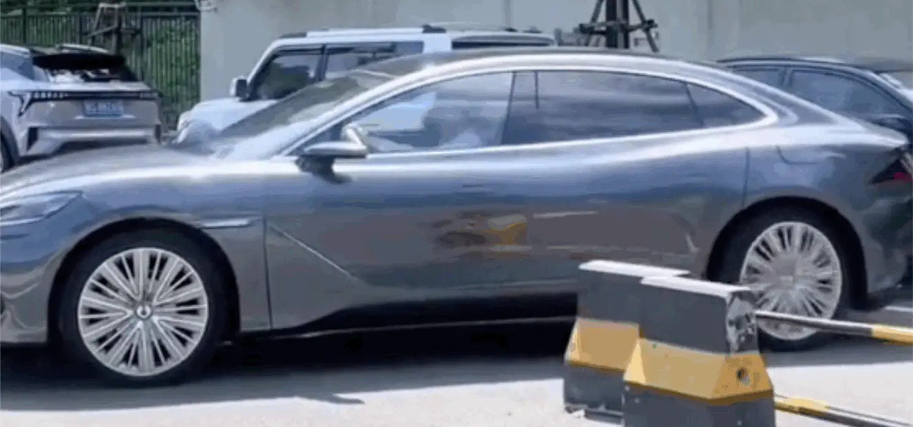 BYD’nin ‘Tank Dönüşü’ Yeteneği Dar Alanlarda Manevra Kabiliyetini Yeni Bir Boyuta Taşıyor