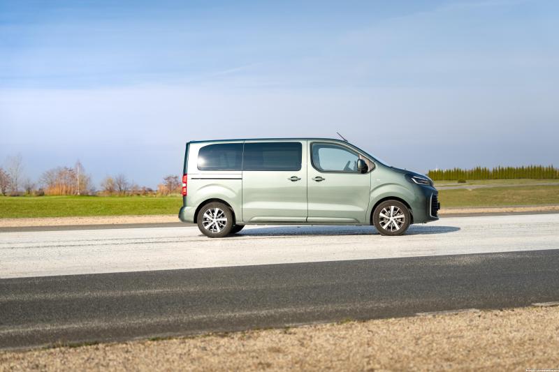 2026 Toyota Proace Verso 2.2 Passion görsel 2