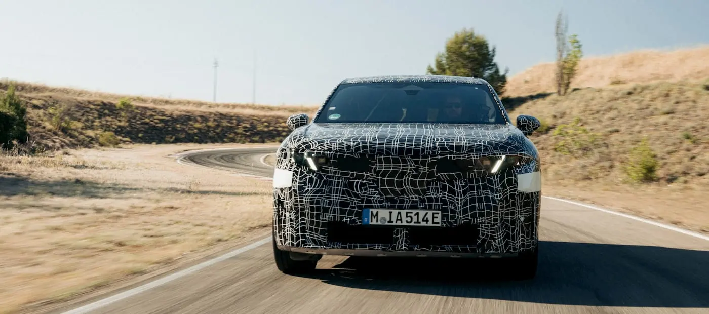 BMW iX4: SUV Görünümünden Uzak, Sportif Bir Grand Tourer Yolda